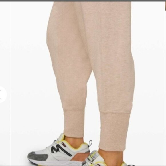 Lululemon Heathered Cashew Slouchy Still Chill Jogger Pant Size 10 - Picture 4 of 13